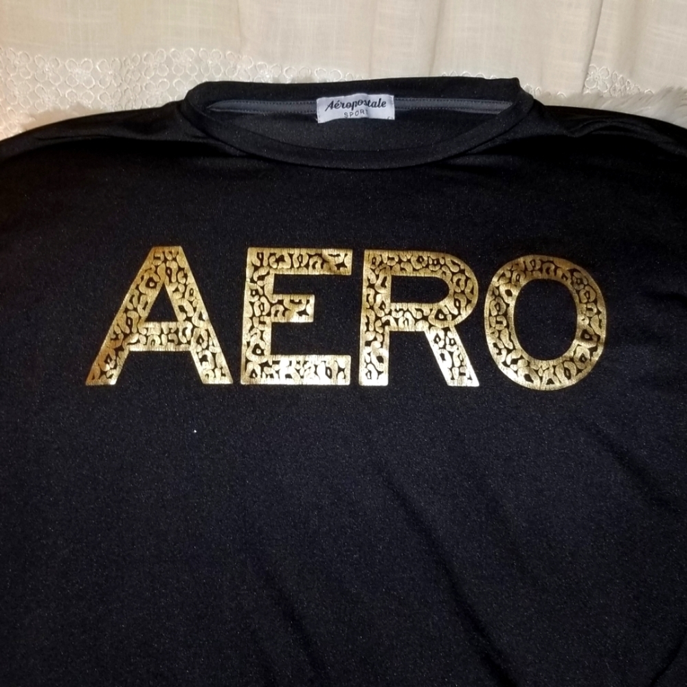 Aeropostale crop black tee size large